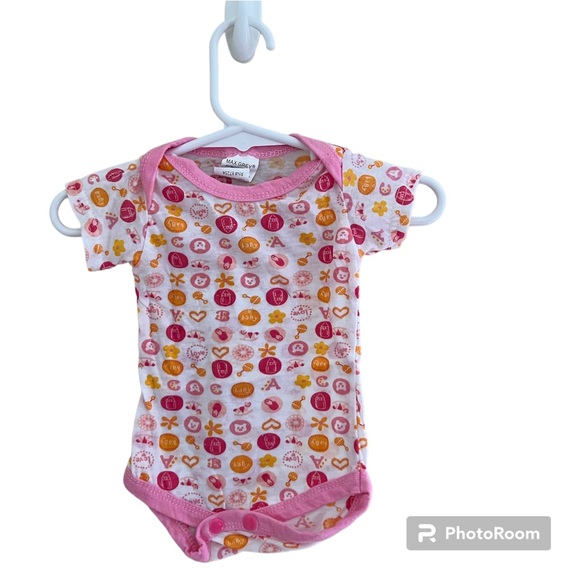 🔶MAX GREY: Baby girl size 0-6 months, NWOT patterned multicolor onesie🔶 - Picture 1 of 6